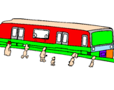 Desenho Passageiros à espera do comboio pintado por gabriel