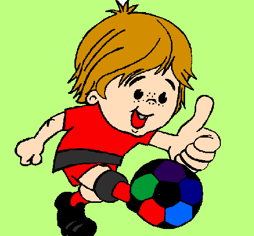 Rapaz a jogar futebol