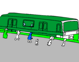 Desenho Passageiros à espera do comboio pintado por vini