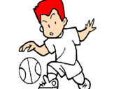 Desenho Menino a chutar a bola pintado por super  basquetista