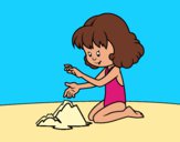 Desenho Menina que faz um castelo na areia pintado por BetaMarcus