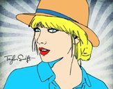 Desenho Taylor Swift com chapéu pintado por Thamary