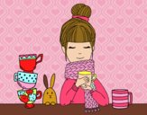 Menina com lenço e xícara de chá